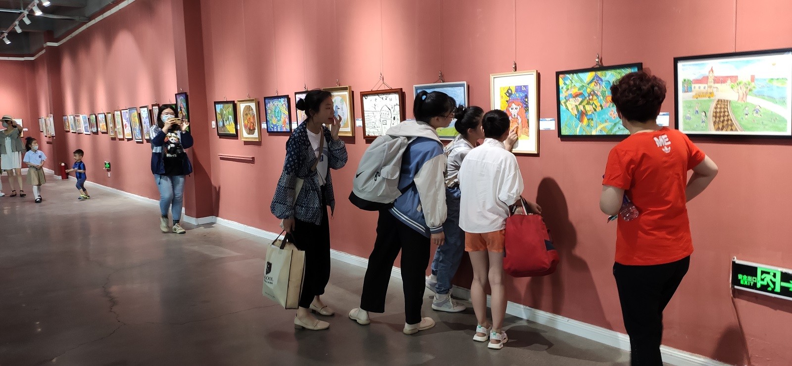 逐梦高新青岛高新区少年儿童美术展亮相澜湾美术馆