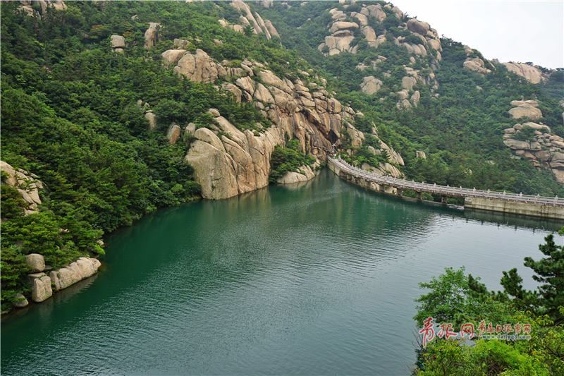 水量充沛崂山八水河景区龙潭瀑布美景再现