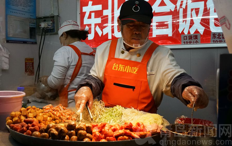 冬夜台东人气依旧 小吃档口受青睐生意红火