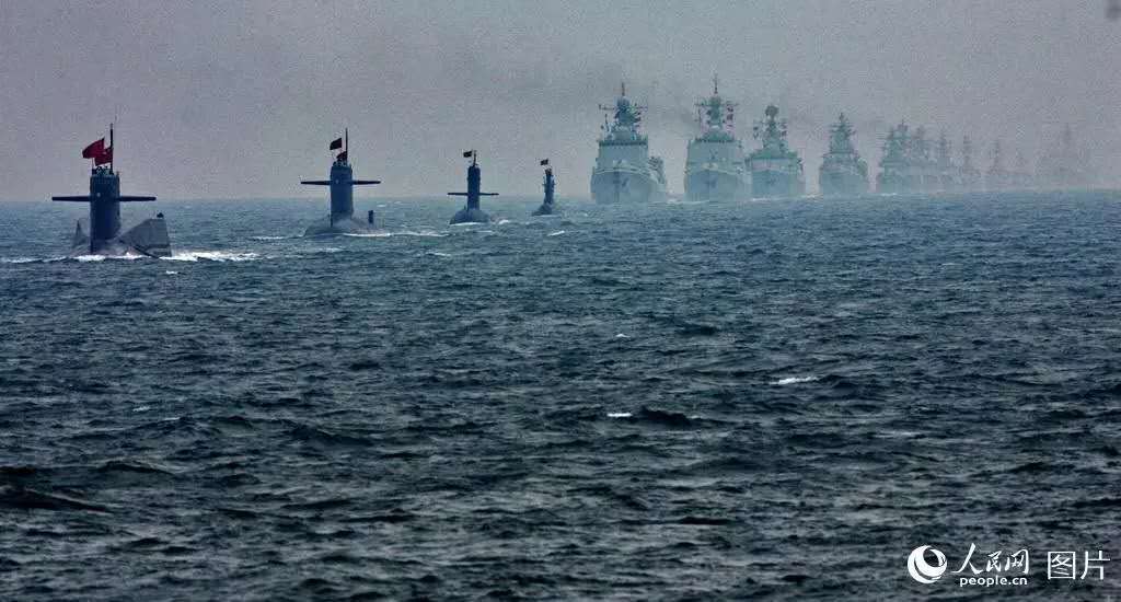 2009年黄海大阅兵,中国海军联合编队海上分列式威武壮观.乔天富摄.jpg